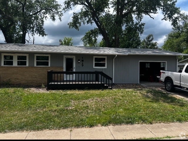 Building Photo - 1817 SW 71st St Rental