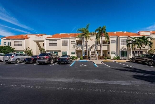 Building Photo - 6151 Bahia Del Mar Blvd S