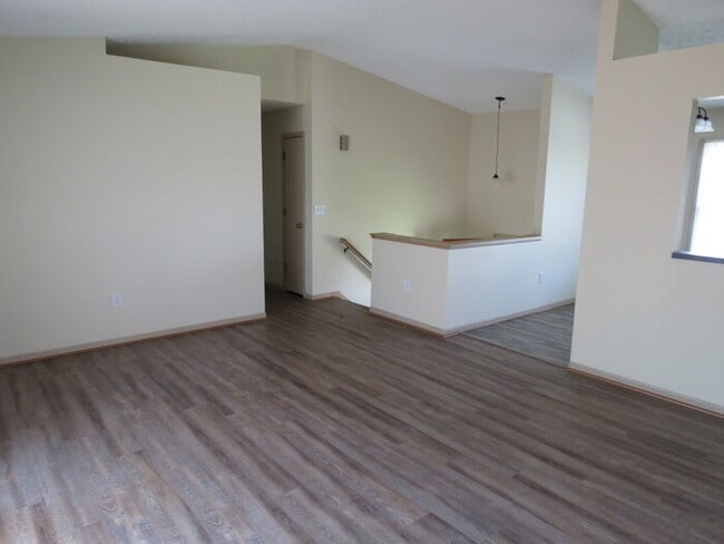 Photo - 857 Radbourne Dr