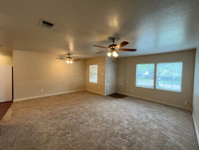 Photo - 1603 Massey St