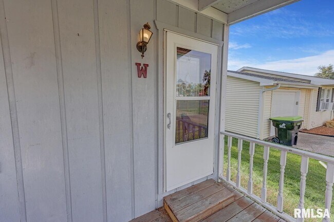 Photo - 103 E 2nd St