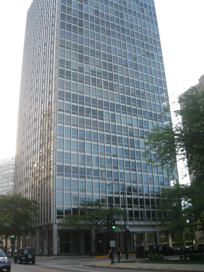Photo - 2400 N Lakeview Ave Condo Unit 904