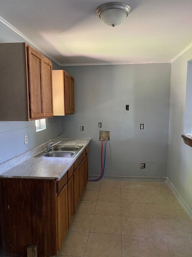 Photo - 405 W 76th St