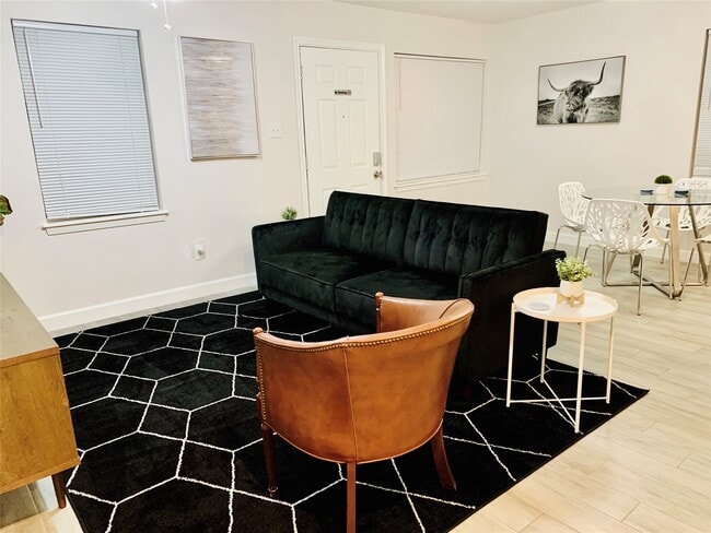 Photo - 411 Ulrich St