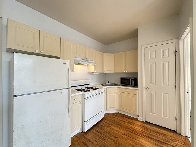 Photo - 909 W Dakin St Unit J01W