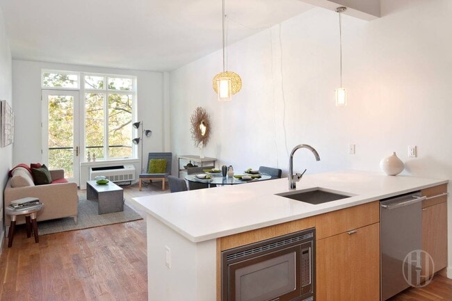 182 15th St Unit 1F