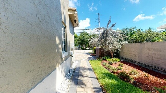 Photo - 620 NE 20th St