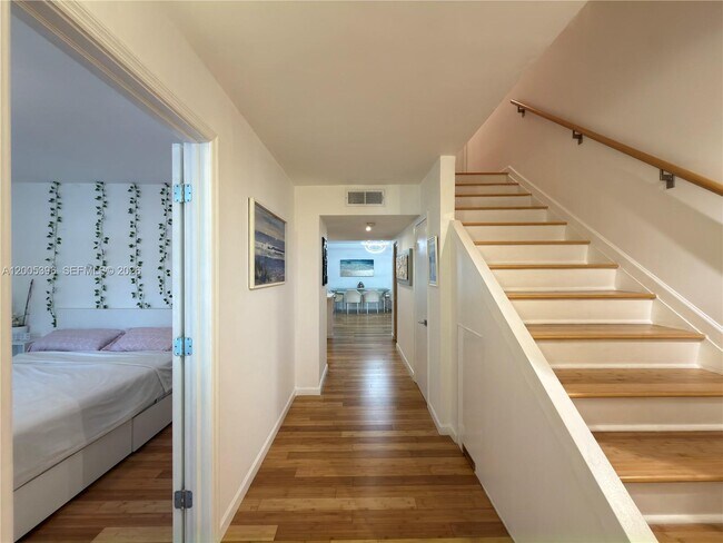 Photo - 1001 Three Islands Boulevard Unidad 31