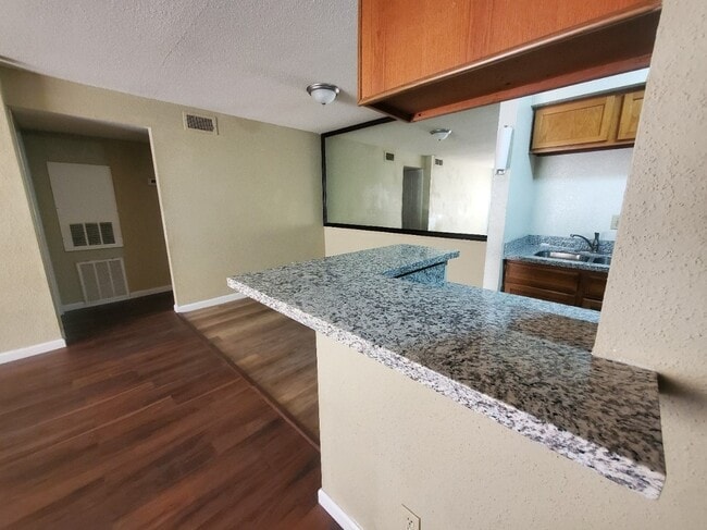 Building Photo - 9700 Leawood Blvd Unit 816 Rental