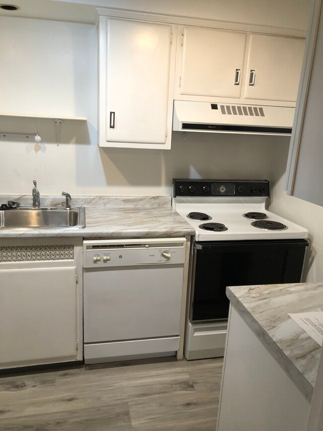 Photo - 1078 Delta Ave Unit #4