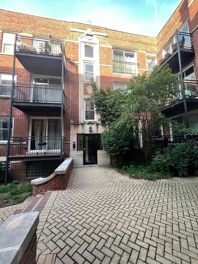 Building Photo - 3709 N Kenneth Ave Rental