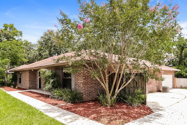 Photo - 2553 Sandlewood Cir