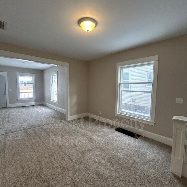 Photo - 218 Travis St NE