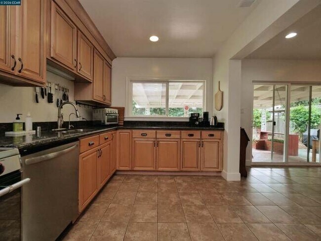 Photo - 1260 Apple Dr