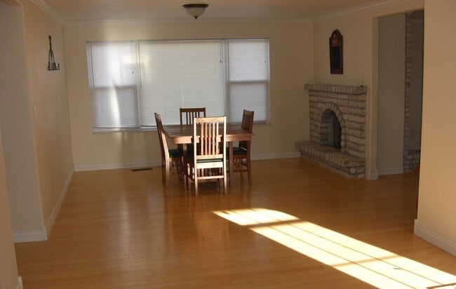 Photo - 1115 300 W