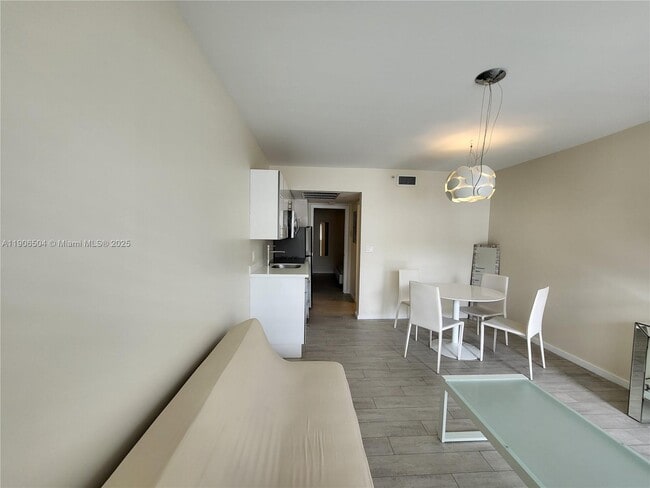 Photo - 1601 Meridian Ave Unit 106