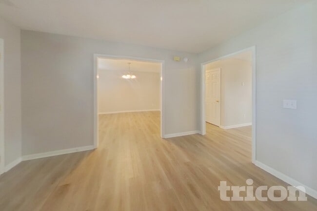 Photo - 65 Sand Oak Ct