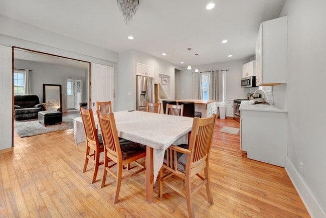 Photo - Urbana 3 bedroom/2 bathroom recently updated home!