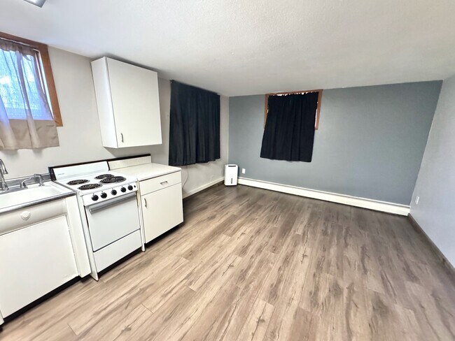 Photo - 2506 8th St N