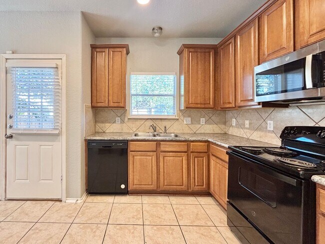 Photo - 6631 Hartnet Fields