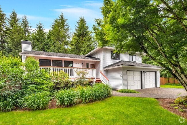 Building Photo - Immaculate 3 Bdrm 1.75 Bath + Bonus Room i... Rental