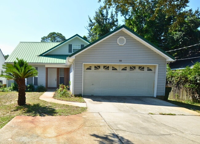 Building Photo - Beautifully Renovated 3-Bedroom Home in Fo...