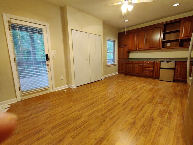 Photo - 701 Yorkshire Rd NE Unit Terrace level suite