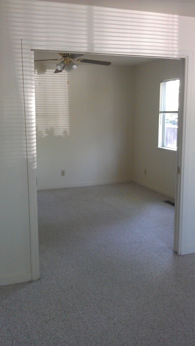 Dining room - 816 1st St W