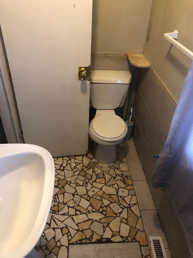 Photo - 4139 Bryant Ave S Unidad 1