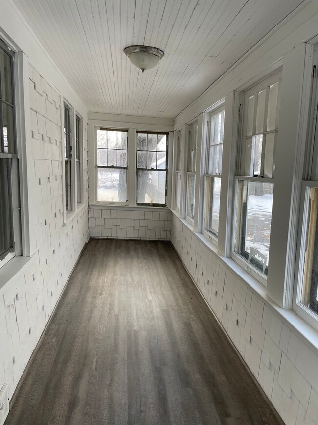 Heated bonus area off the living room - 592 E Montcalm St