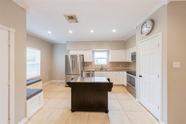 Photo - 1400 Dennis St