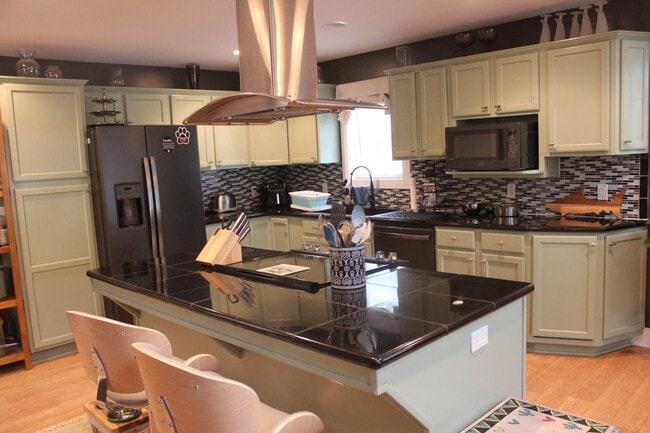 Photo - 13187 Yunge Ave