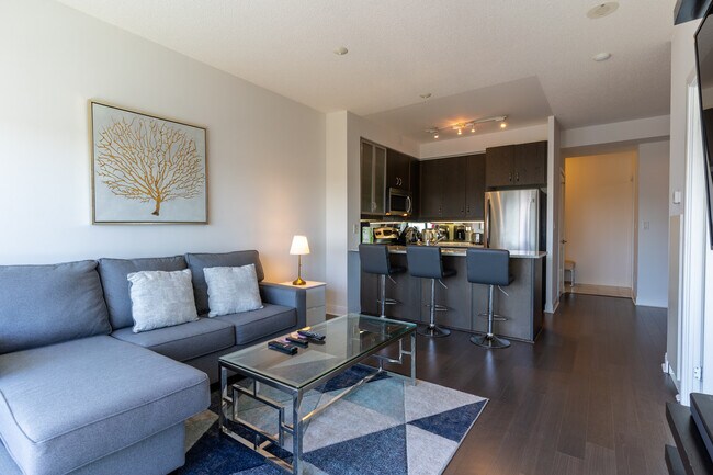 Photo - 19 Yorkville Ave Unit ID1022955P