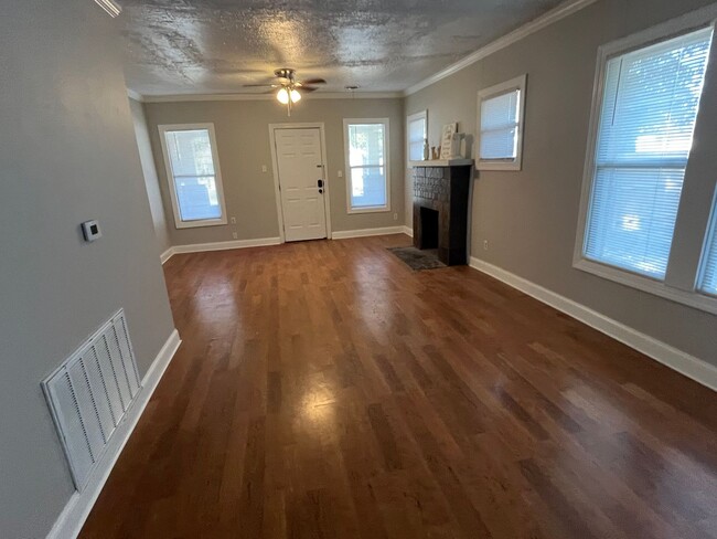 Photo - 205 W K St