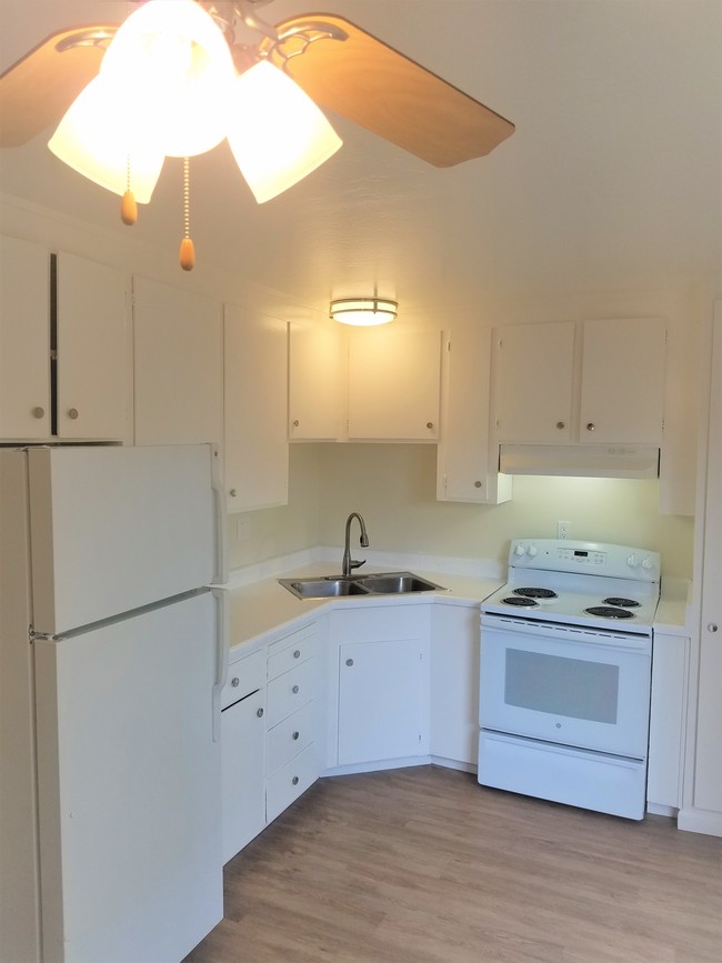 2 bed, 1.5 bath townhome! - 1712 Noranda Dr, SV Rental