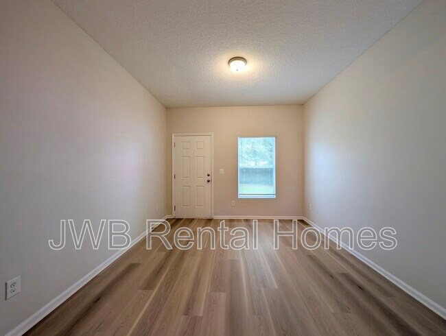 Photo - 5055 Sunderland Rd