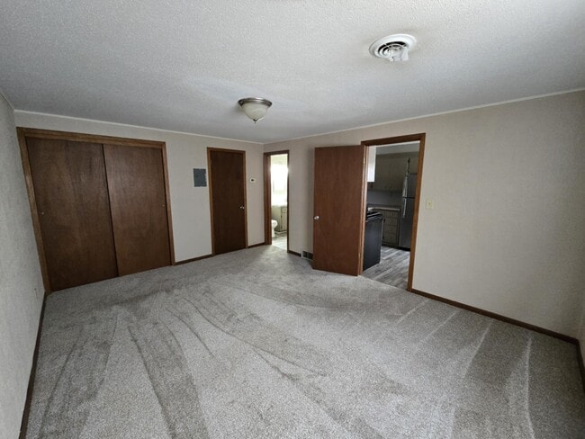 Large bedroom - 302 N Cedar Ave