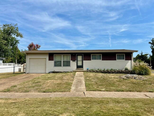 Building Photo - Charming 3 Bedroom Ranch in Florissant Rental