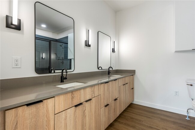 Photo - 947 SE 10th St