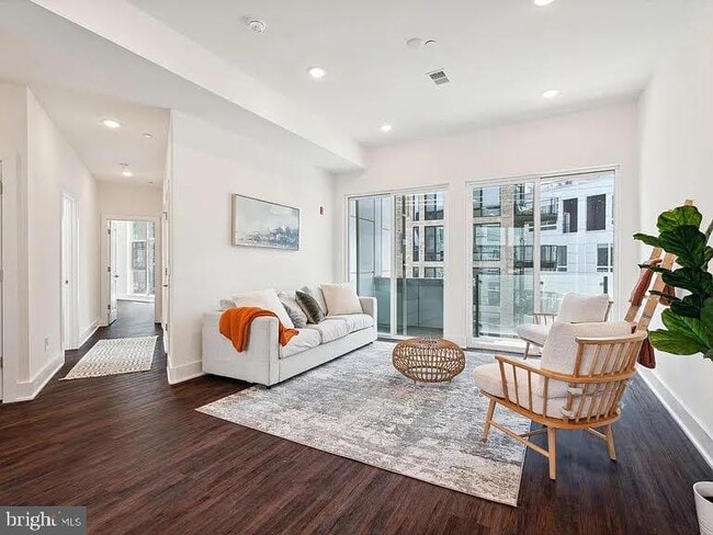 Building Photo - 1102 N 2nd St Unit B Rental