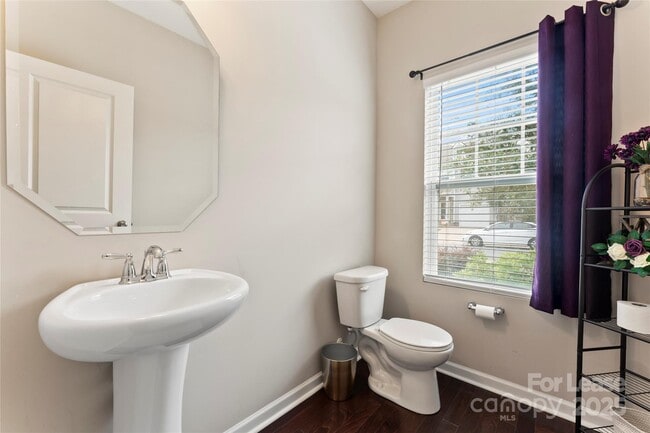 Photo - 517 Braintree Ter