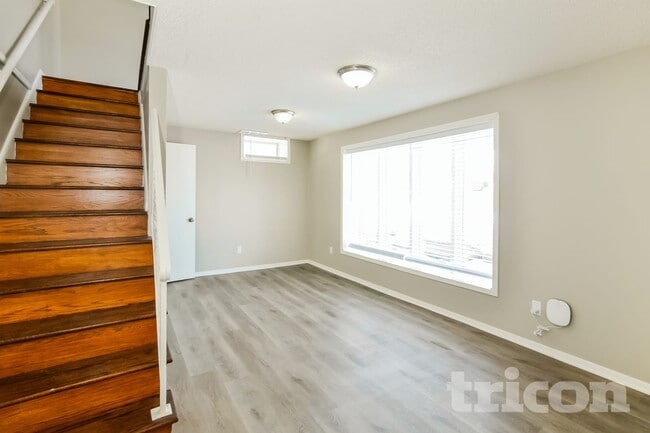 Photo - 3284 71st St E