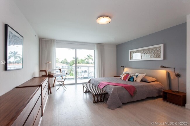 Photo - 9400 W Bay Harbor Dr