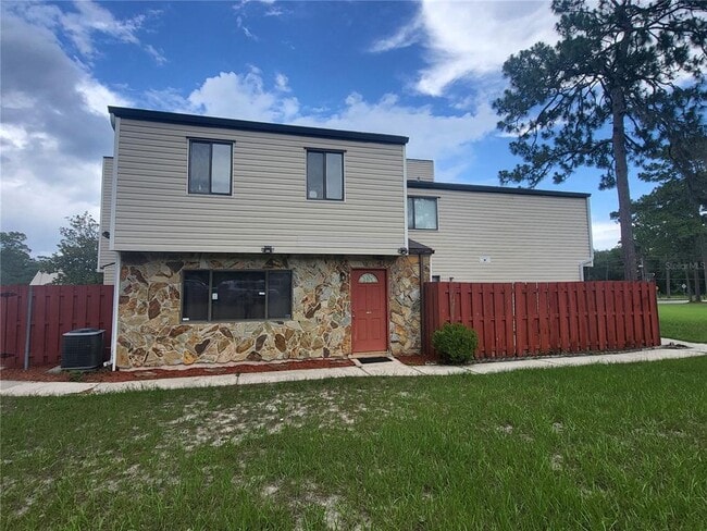 Building Photo - 2134 NE 45th Ave Rental