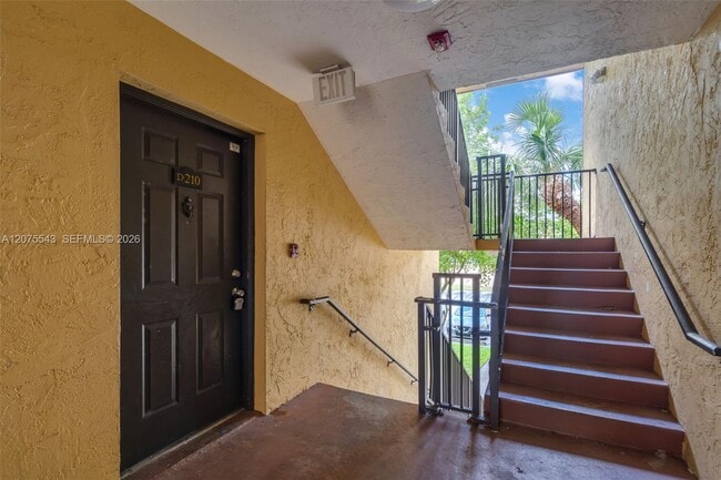 4015 W McNab Rd Unidad D210