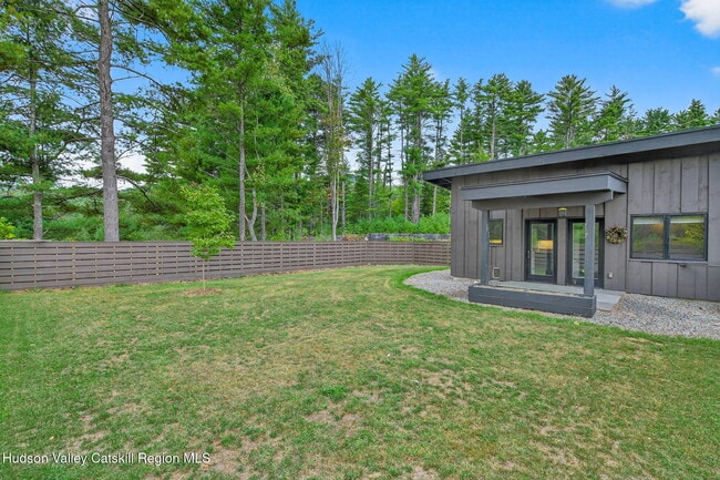 Photo - 422 Wittenberg Rd