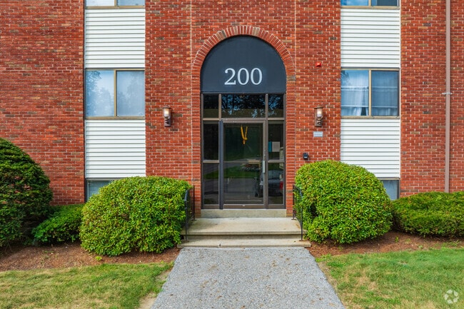 Entrance - Skyline Commons