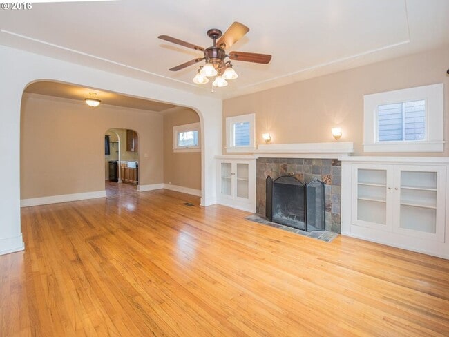 Photo - Amazing Well Kept Secret! 4bed 1.5bath Bungalow!