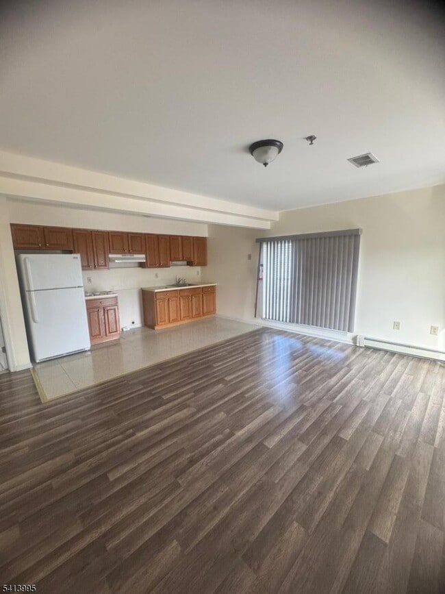 Building Photo - 620 1st Ave Unit 201