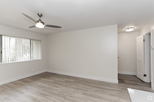1BR, 1BA - 650 SF